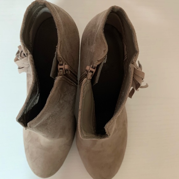 Booties - Picture 4 of 5